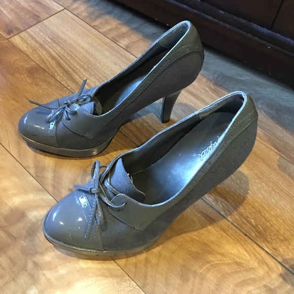 Grey heels - Picture 2 of 7